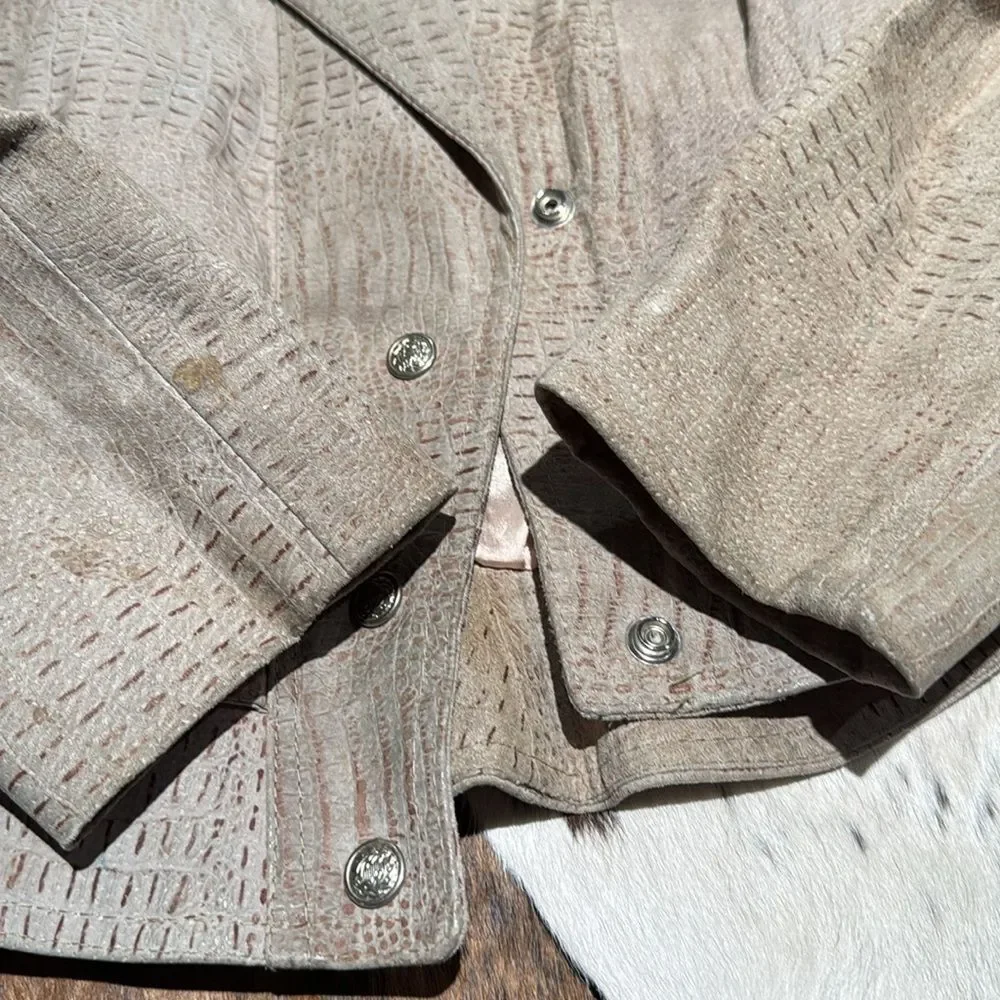 G-III there details shoulder